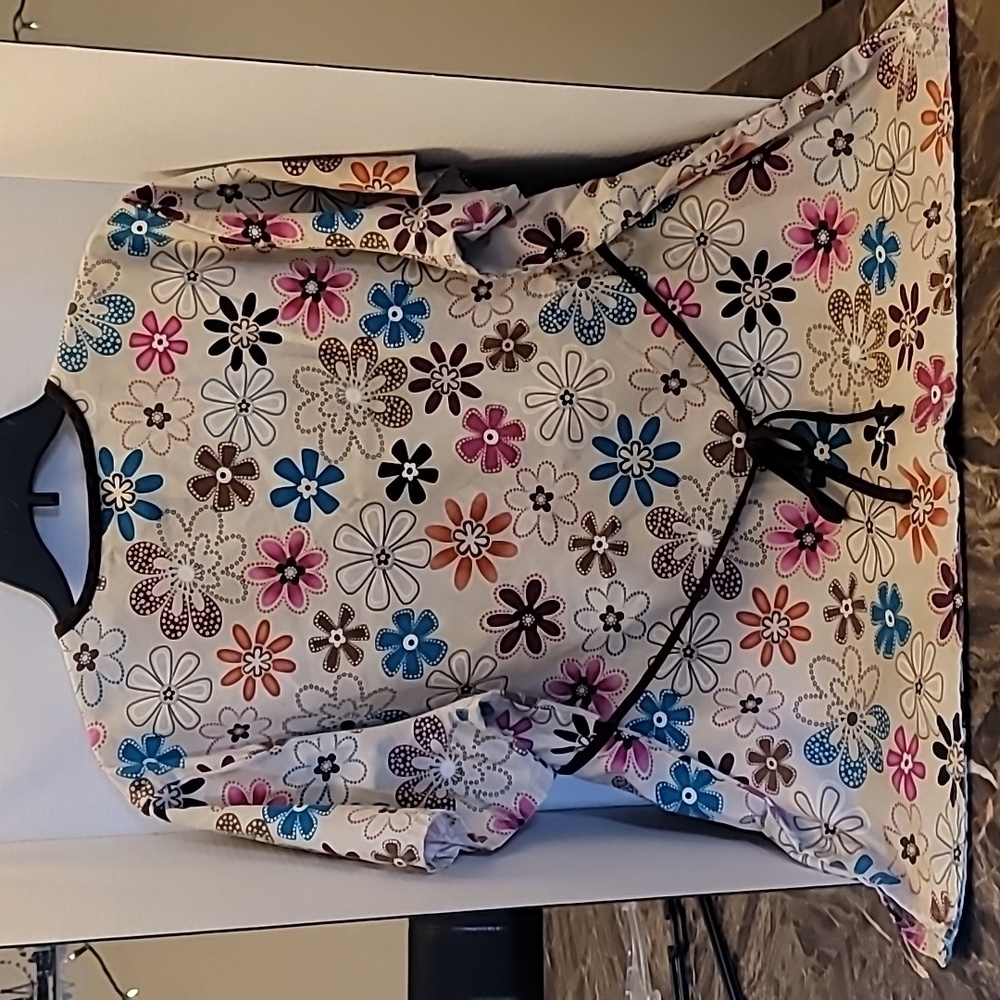 Scrub Top - Picture 4 of 4